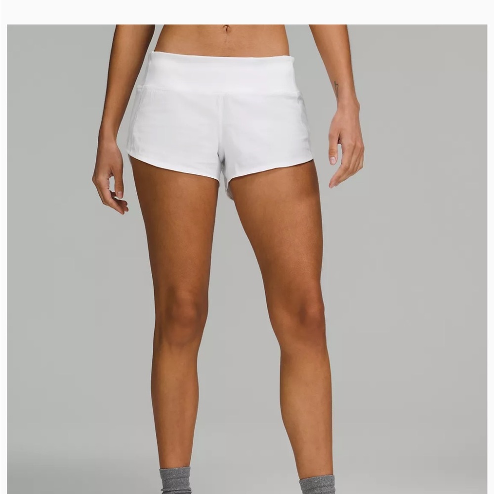 white LULULEMON speed up shorts 2.5”